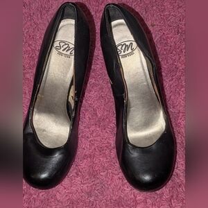 SM New York Classic Black Heels: Size 7.5